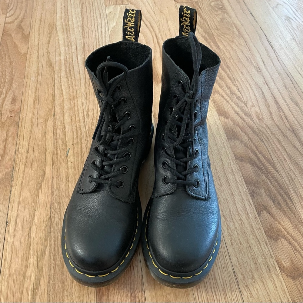 Dr. Martens Pascal Leather Boots – size 7